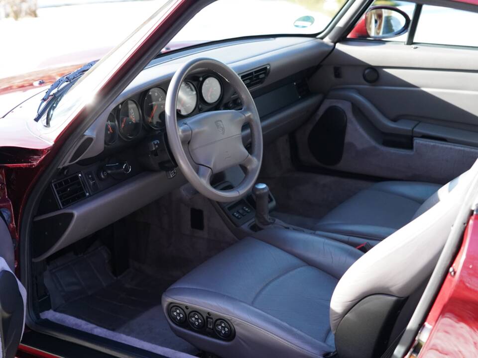 Image 2/15 of Porsche 911 Carrera 4S (1995)
