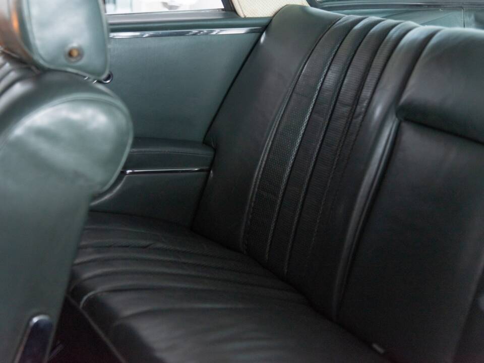Bild 28/39 von Mercedes-Benz 280 SE 3,5 (1970)