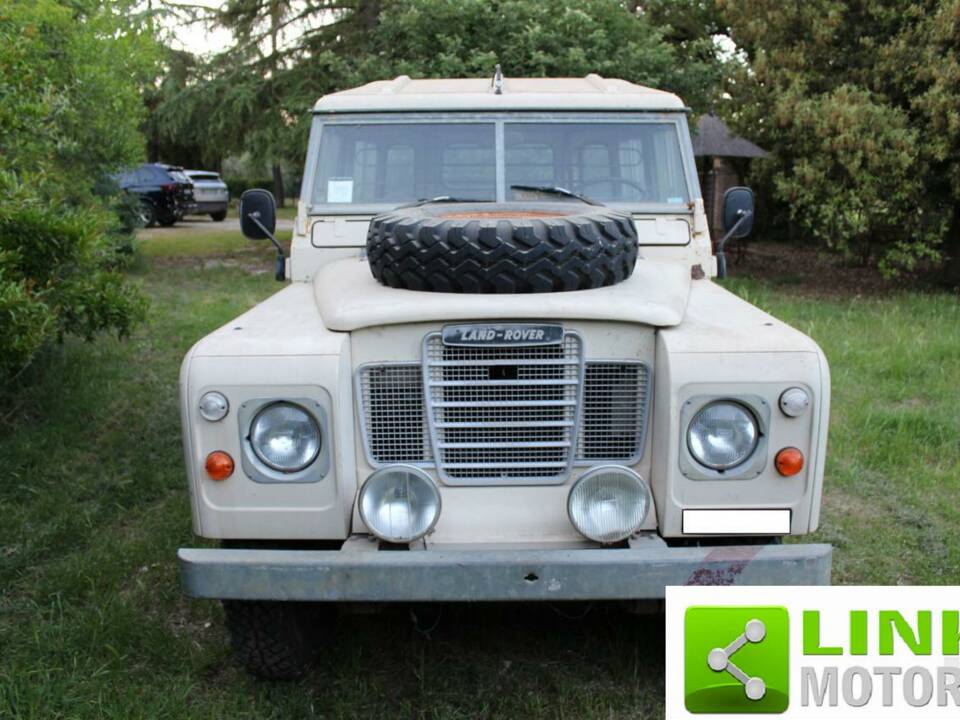 Image 2/10 of Land Rover 88 (1984)