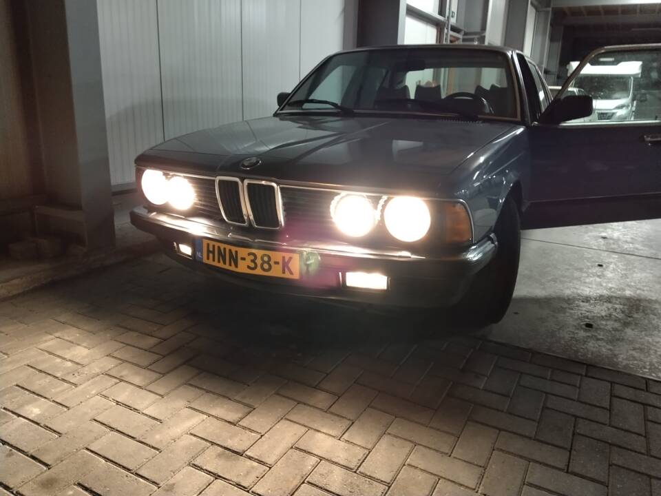 Bild 36/113 von BMW 735i (1986)