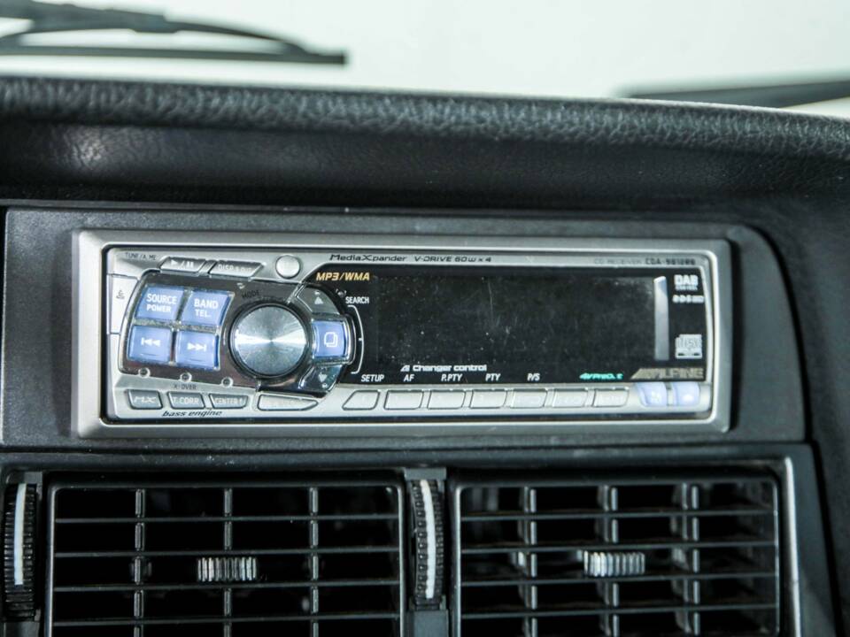 Immagine 24/50 di Volvo 240 GL (1990)