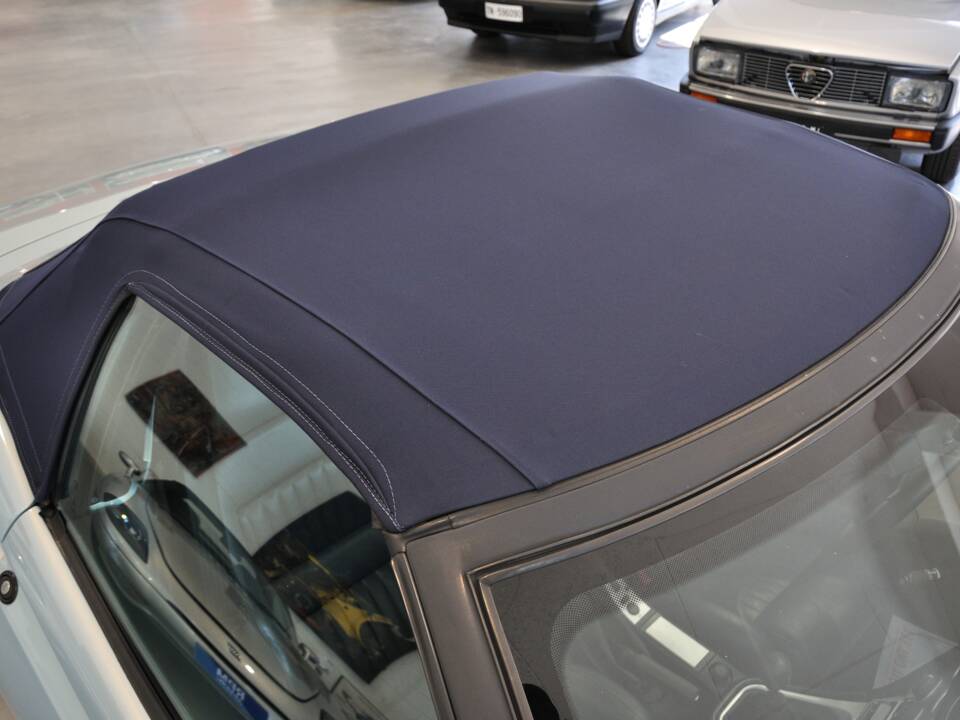 Immagine 36/41 di Alfa Romeo Spider 3.0 V6 12V (2000)