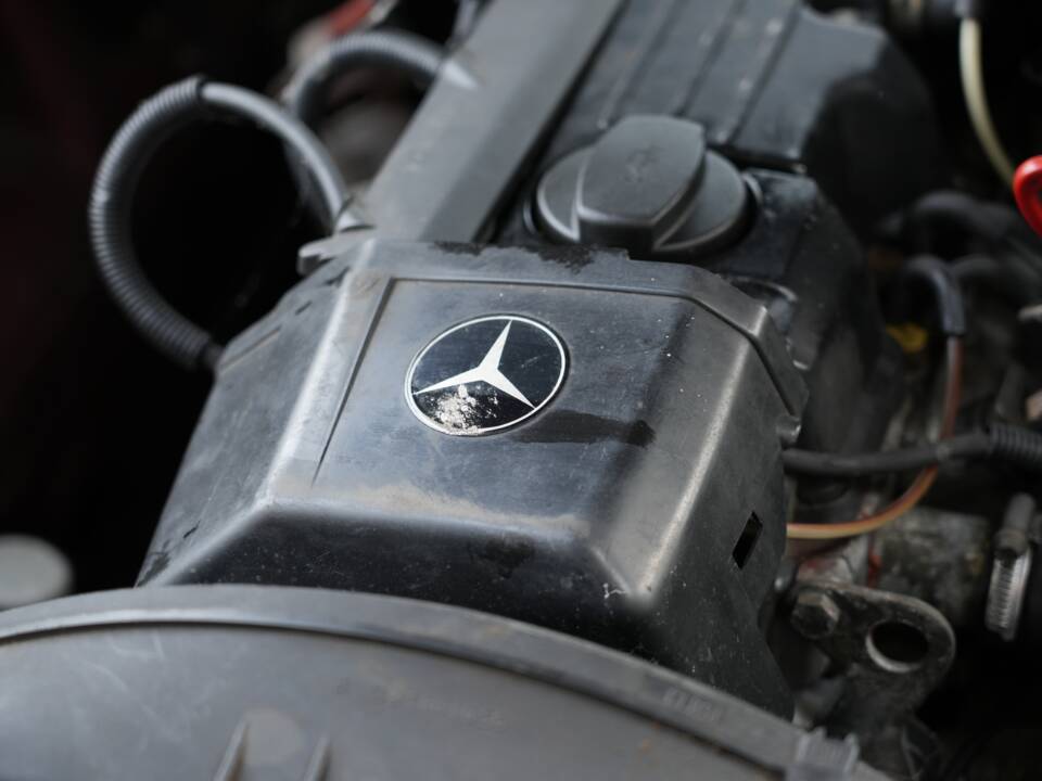 Image 75/95 of Mercedes-Benz 300 SL (1993)