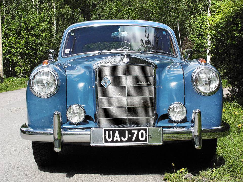 Image 2/9 of Mercedes-Benz 220 S (1957)