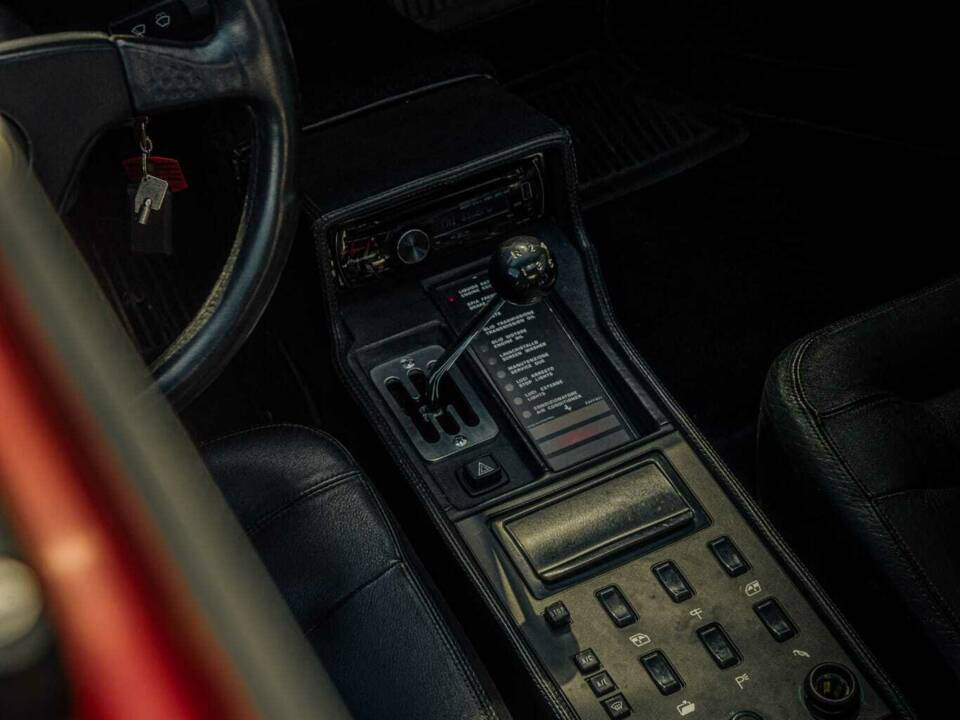 Image 18/33 of Ferrari Mondial 3.2 (1986)