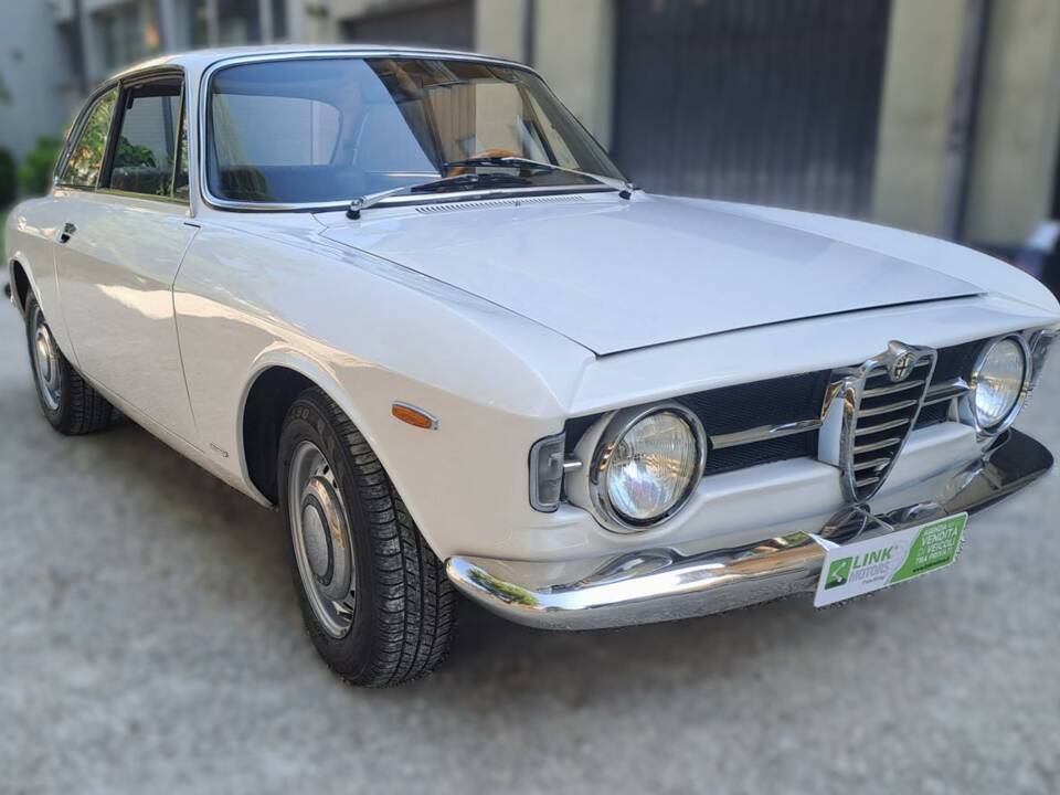 Image 3/39 of Alfa Romeo Giulia GT 1300 Junior (1970)
