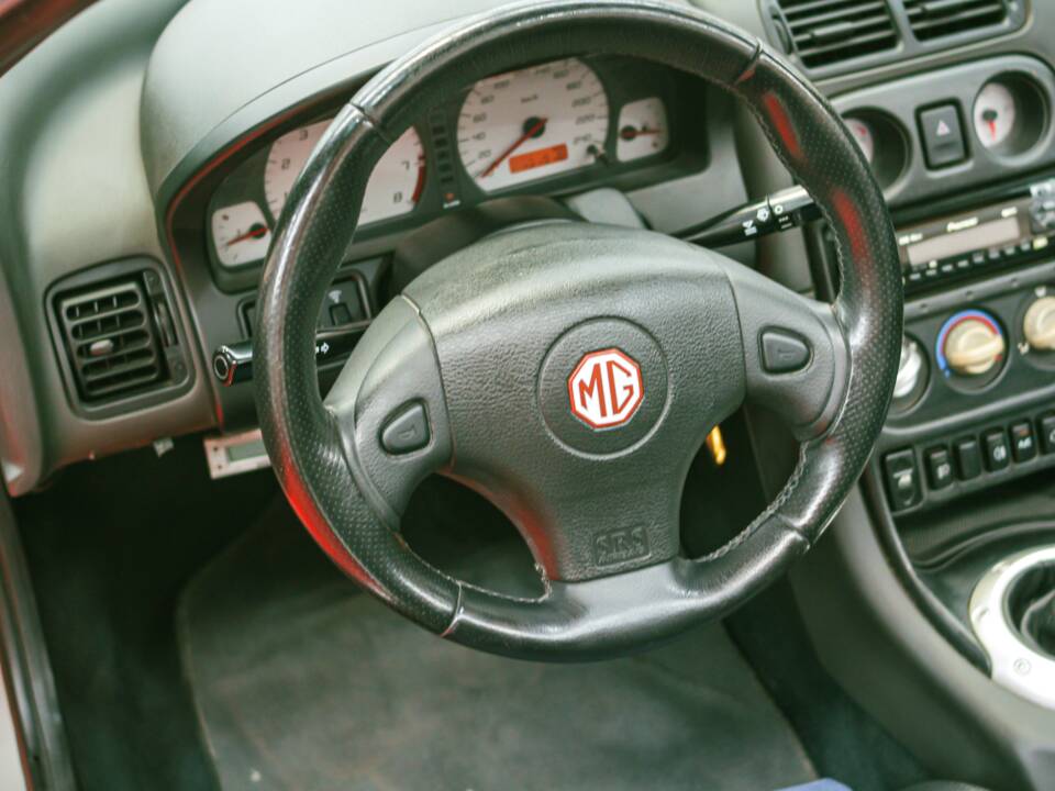 Image 25/29 of MG TF 120 (2003)