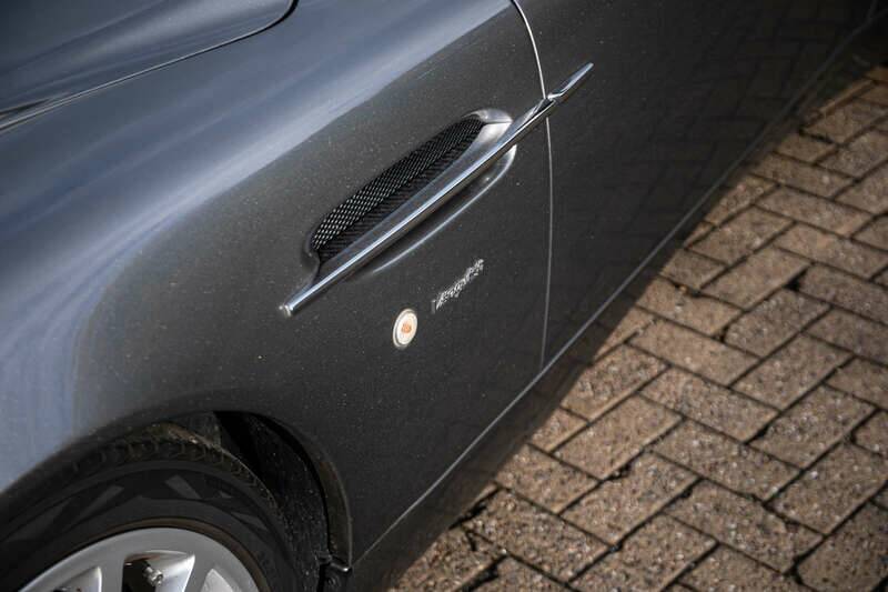 Image 36/39 of Aston Martin V12 Vanquish (2003)