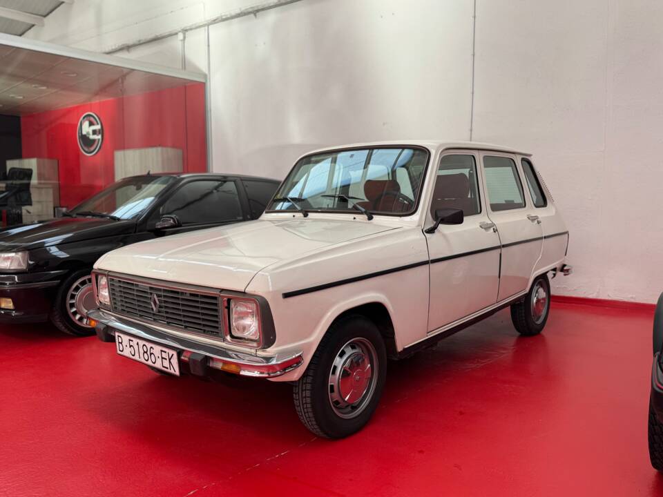 Image 2/19 of Renault R 6 GTL (1980)