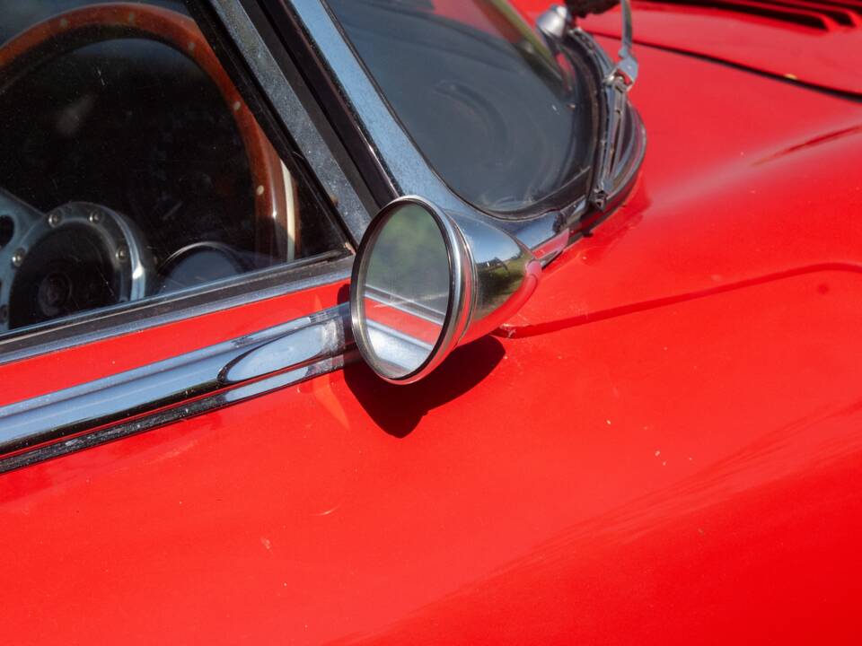 Image 32/50 de Jaguar Type E (2+2) (1969)