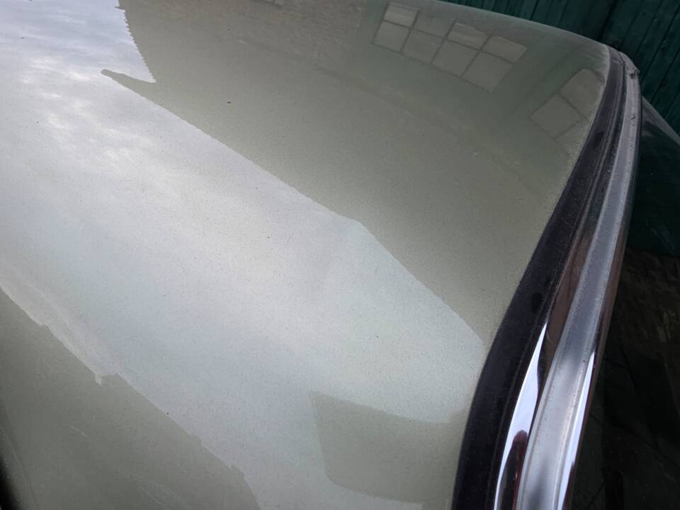 Image 36/73 of Mercedes-Benz 230 E (1985)