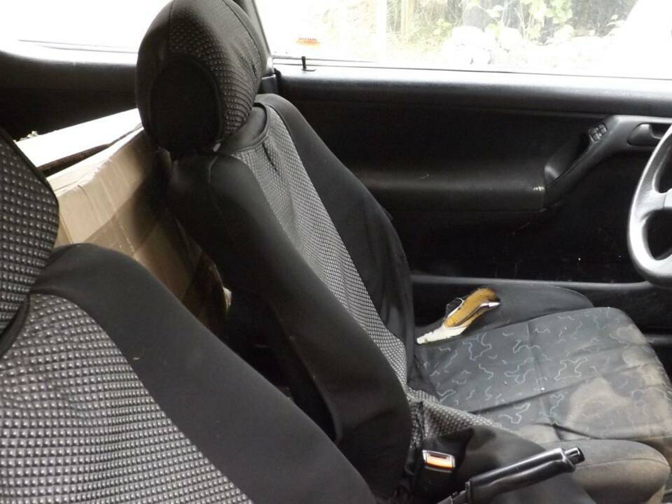 Image 13/50 of Volkswagen Golf III Cabrio 1.6 (1996)