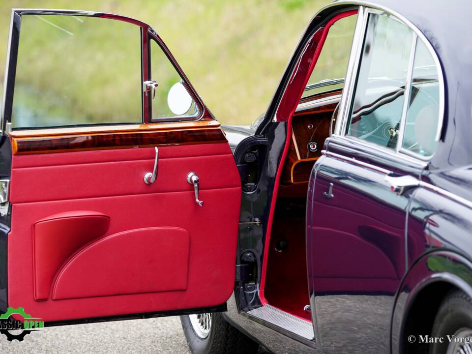 Image 4/42 of Jaguar Mk II 3.8 (1963)