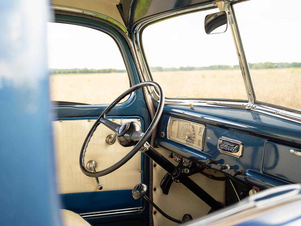 Image 51/83 of Ford V8 Model 46 Pick Up (1940)