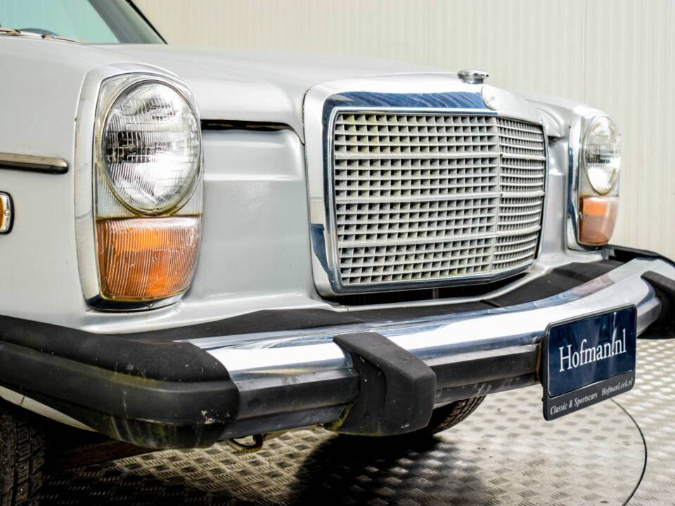 Image 40/50 of Mercedes-Benz 240 D (1976)