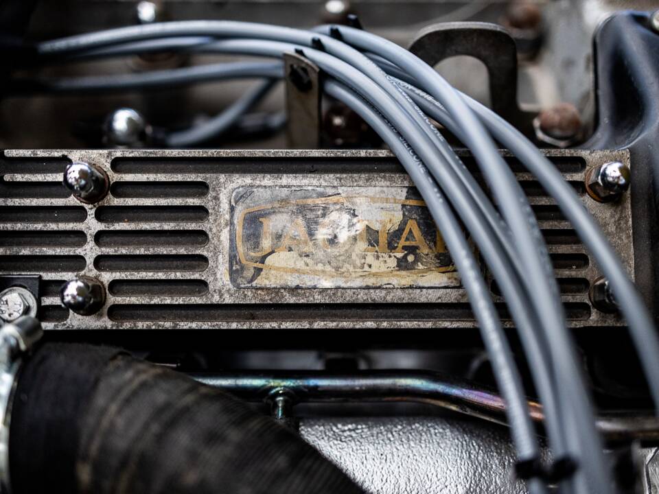 Image 40/50 de Jaguar XJ 6 C 4.2 (1975)