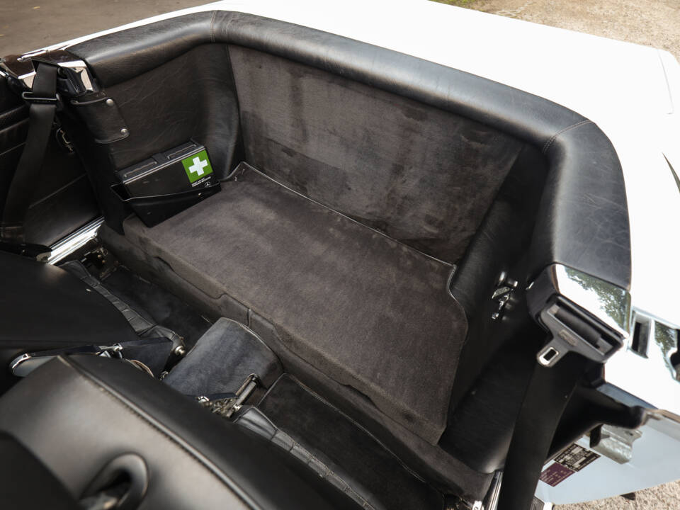 Image 32/85 of Mercedes-Benz 560 SL (1986)