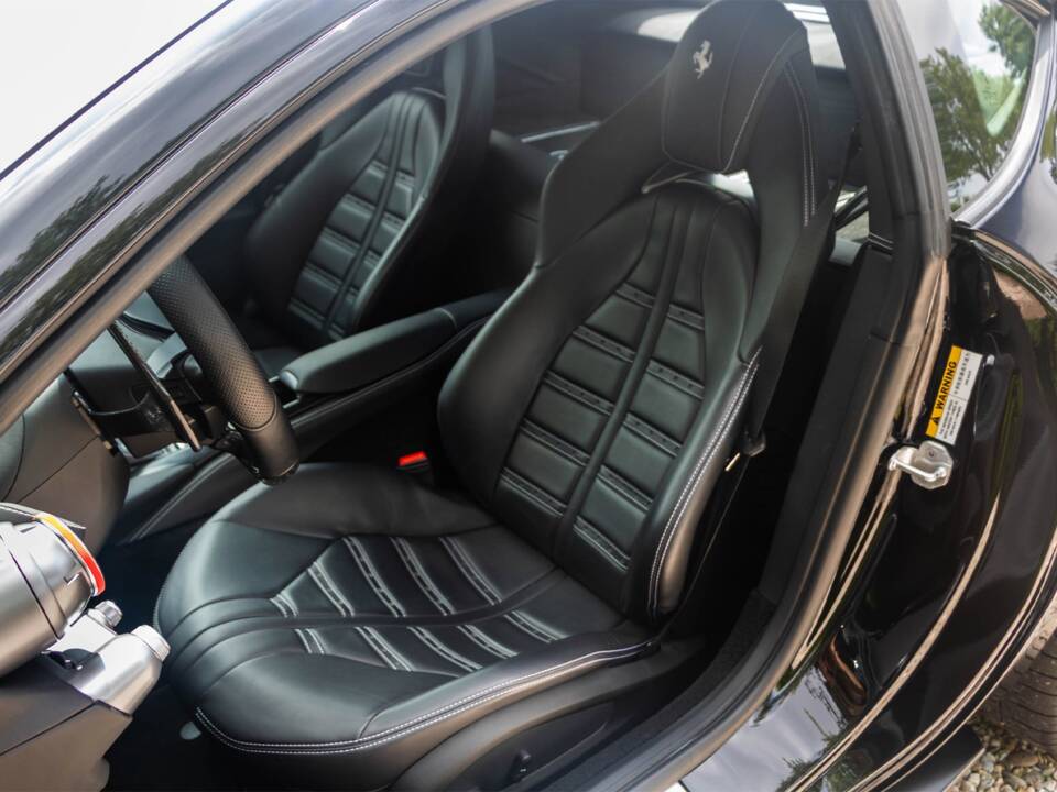 Immagine 13/22 di Ferrari 812 Superfast (2018)