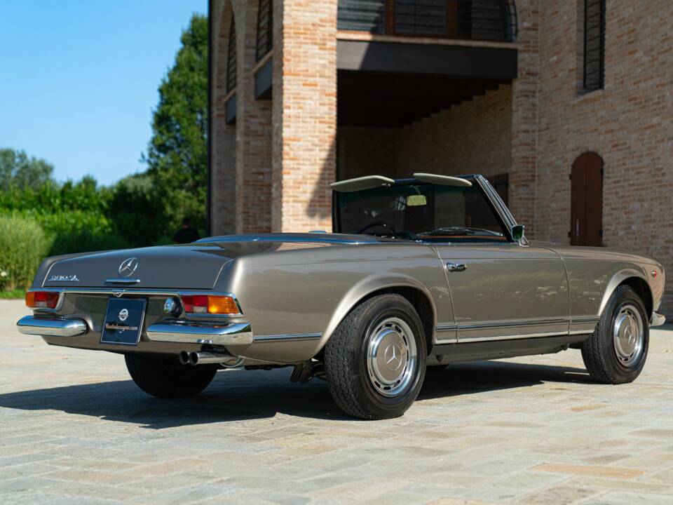 Image 9/50 de Mercedes-Benz 280 SL (1969)