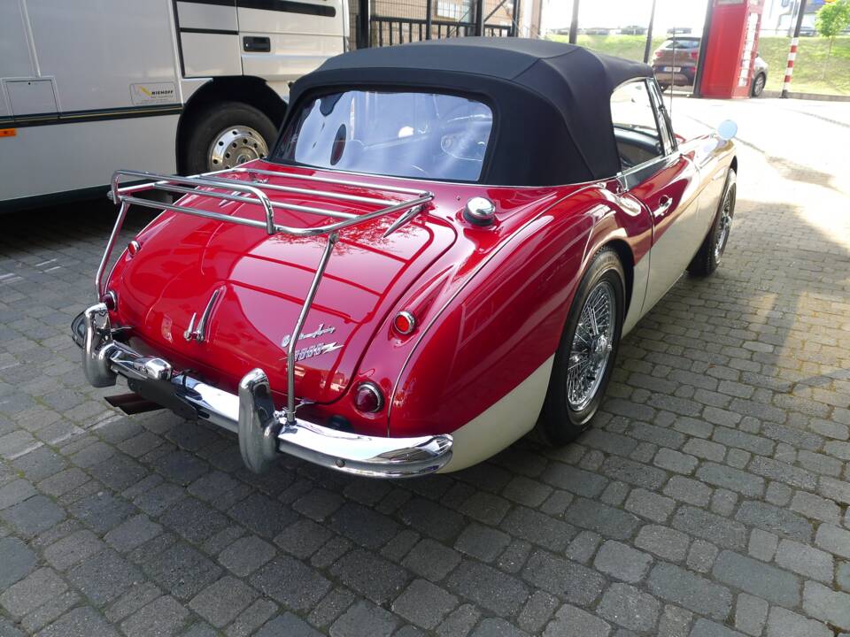 Afbeelding 4/14 van Austin-Healey 3000 Mk II (BJ7) (1963)