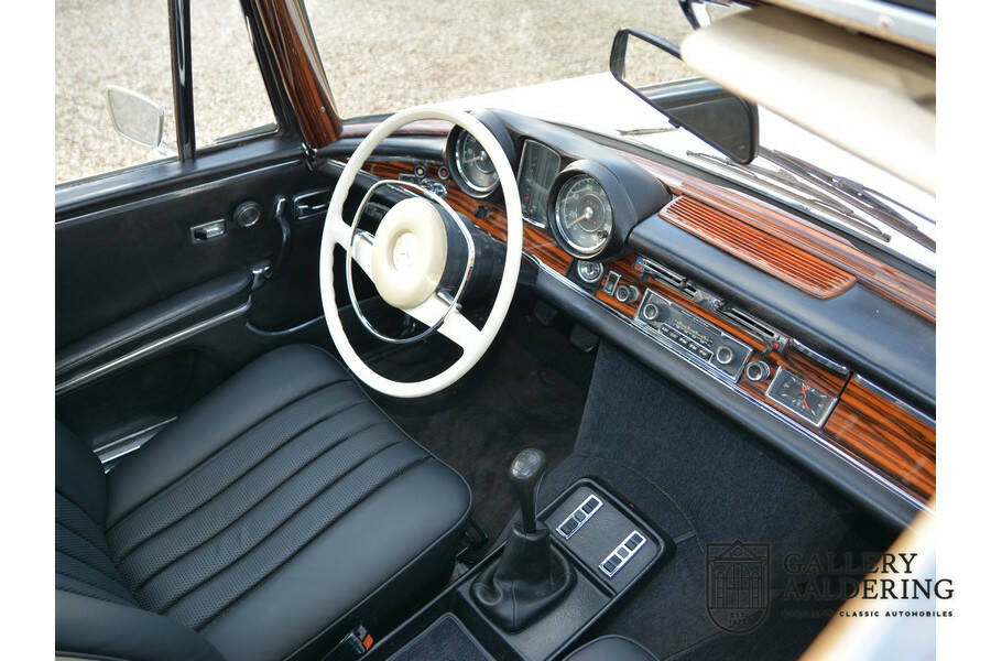 Image 18/50 de Mercedes-Benz 280 SE 3,5 (1971)