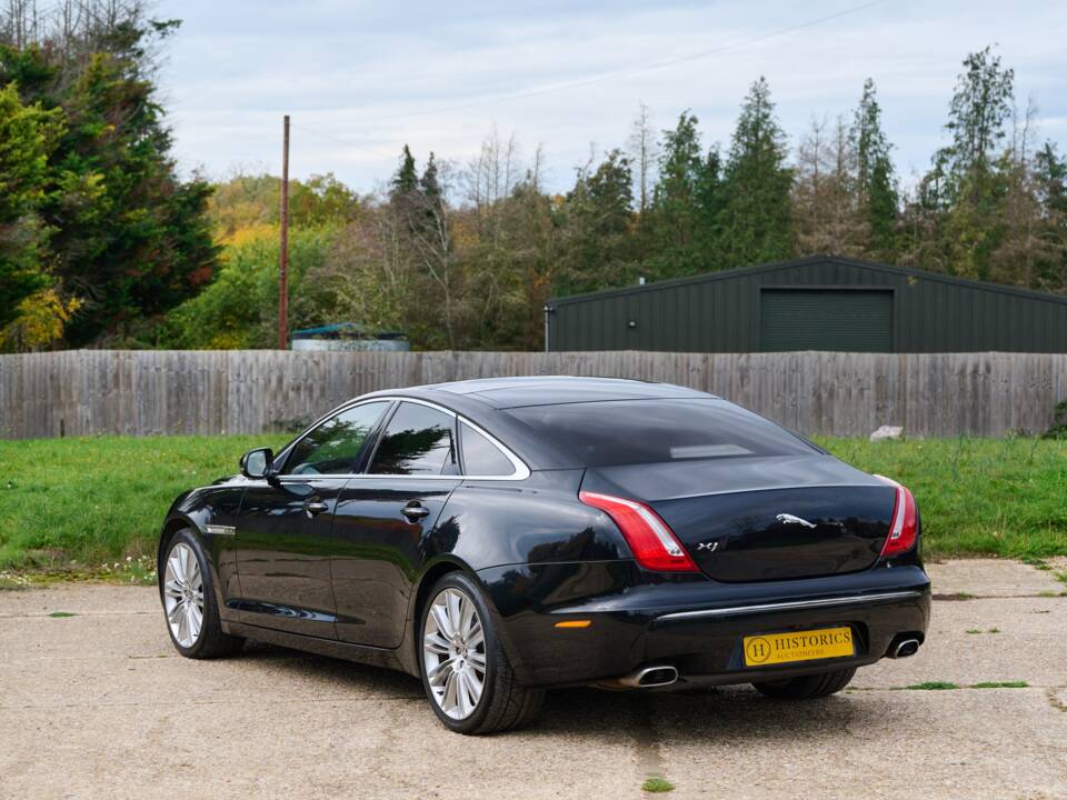 Bild 13/50 von Jaguar XJ 5.0 (2011)
