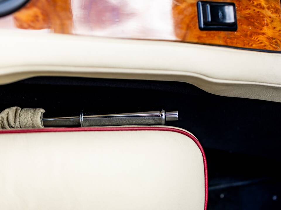 Image 34/50 of Jensen Interceptor MK III (1975)