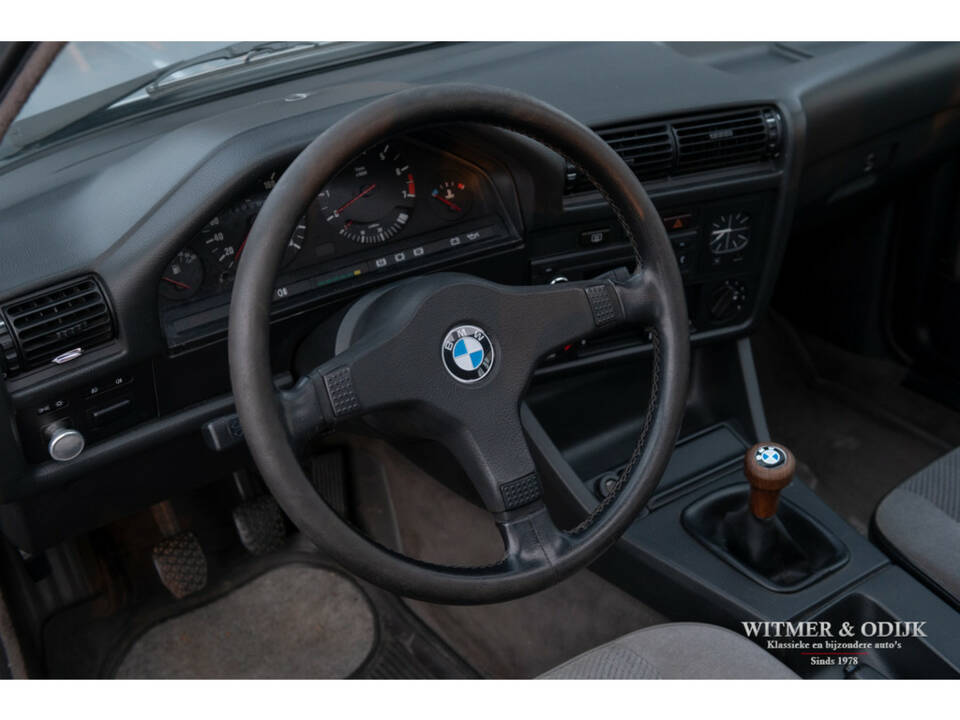 Image 50/50 de BMW 320i Touring (1989)