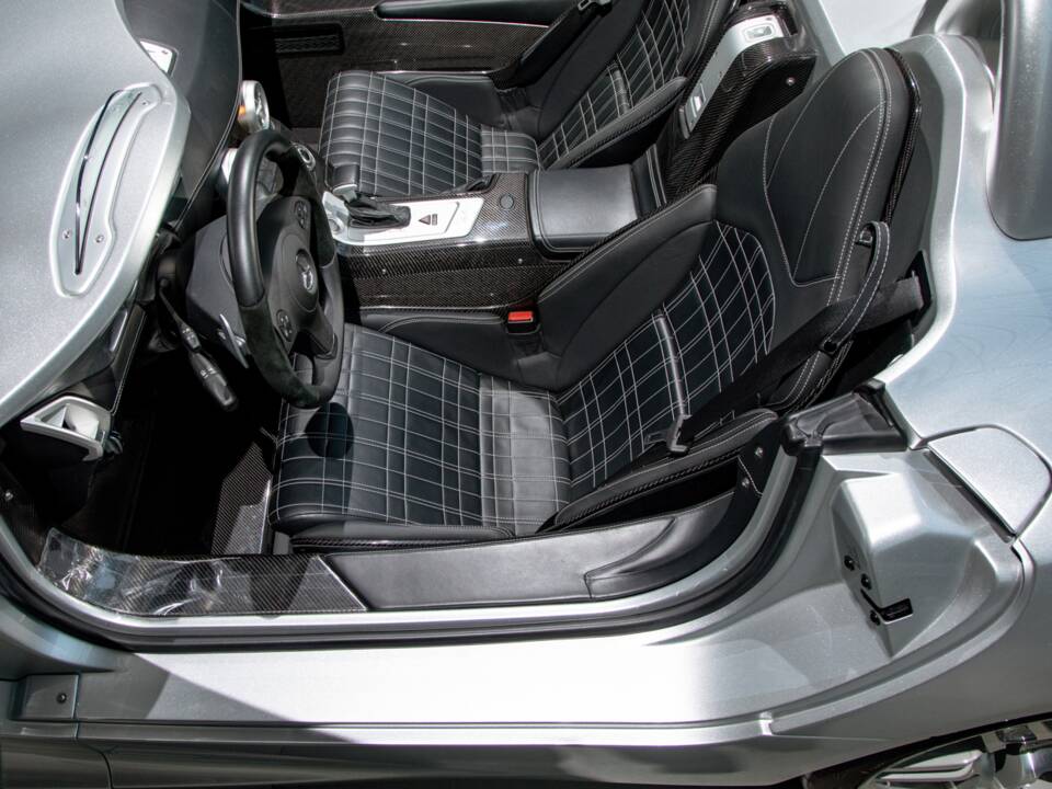 Image 17/28 of Mercedes-Benz SLR McLaren 722 S (2009)