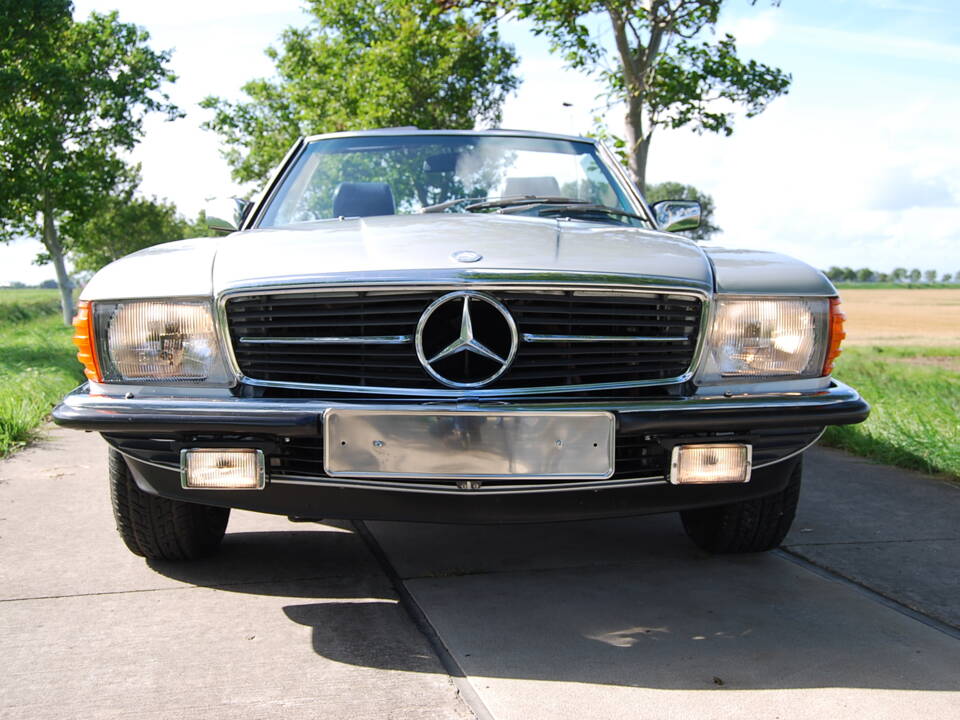 Image 22/96 de Mercedes-Benz 280 SL (1982)