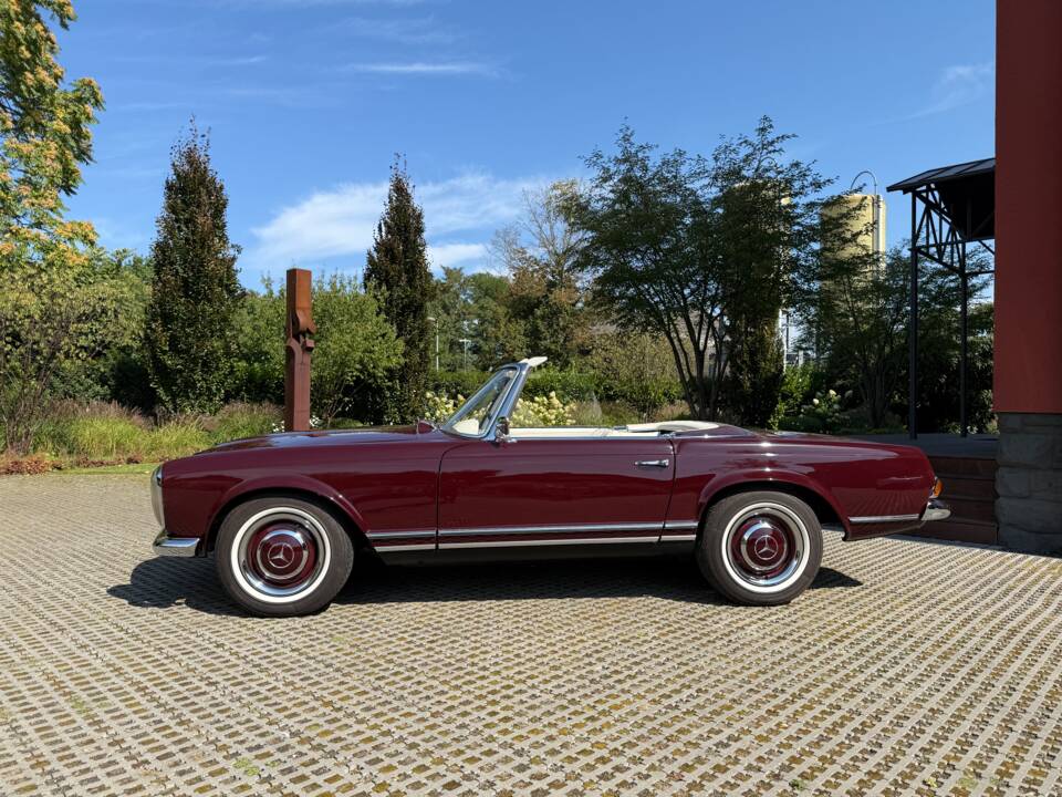 Image 2/29 of Mercedes-Benz 230 SL (1965)