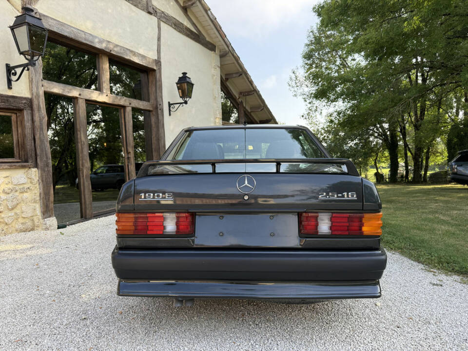 Image 8/8 of Mercedes-Benz 190 E 2.5-16 (1990)