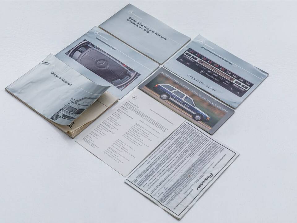 Image 6/19 of Mercedes-Benz 300 SE (1990)