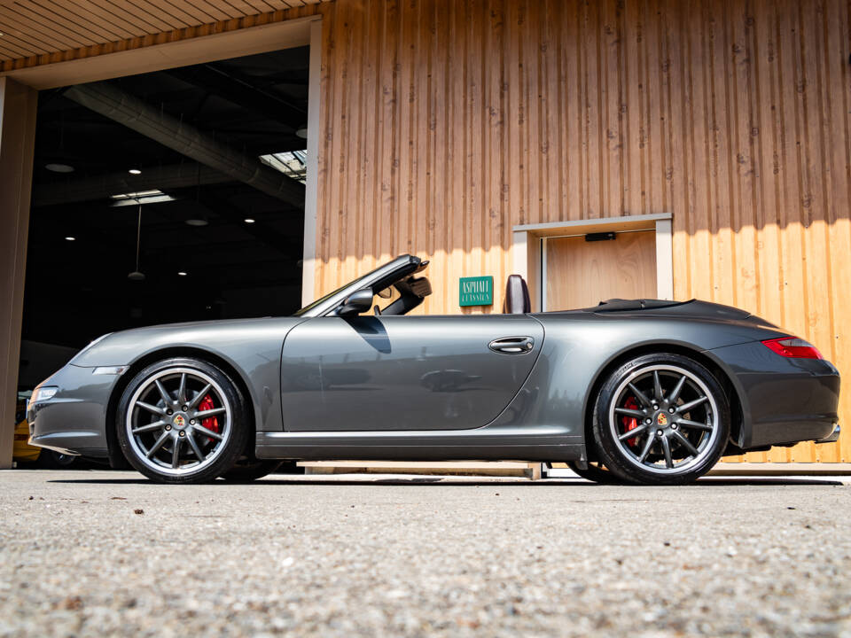 Bild 7/50 von Porsche 911 Carrera 4S (2006)