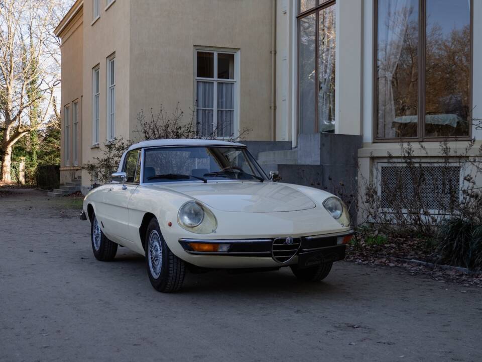 Image 1/58 of Alfa Romeo 2000 Spider Veloce (1977)