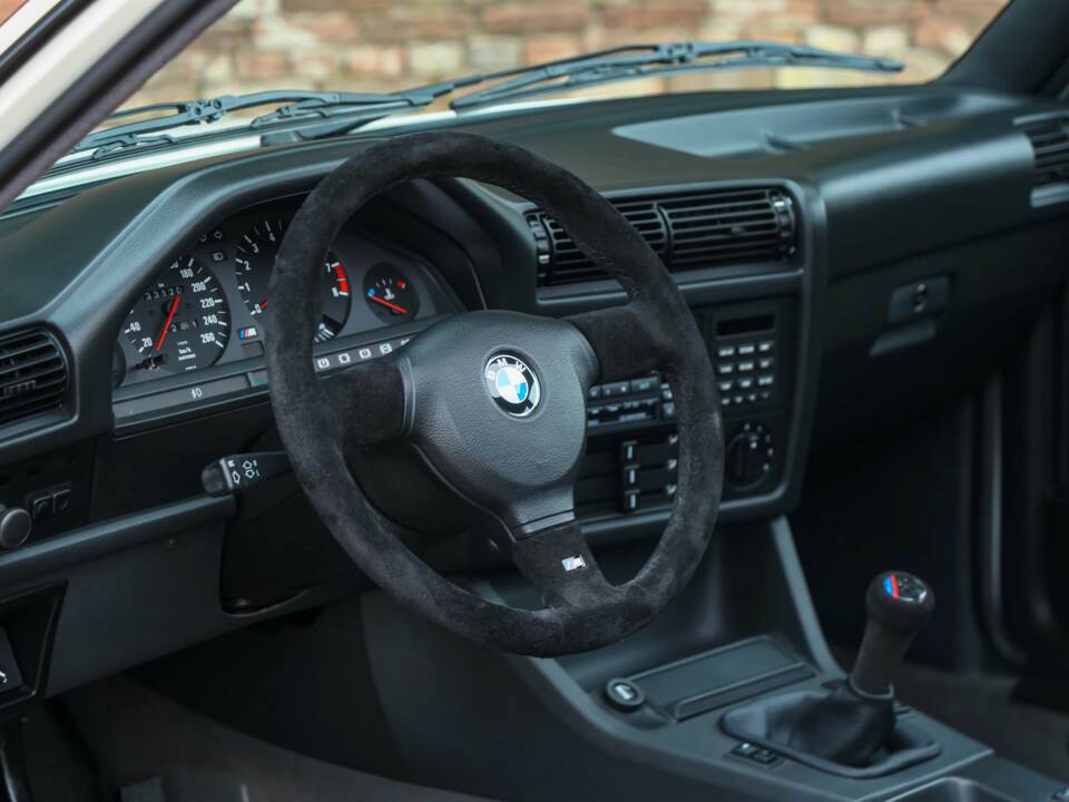 Image 3/50 of BMW M3 (1990)