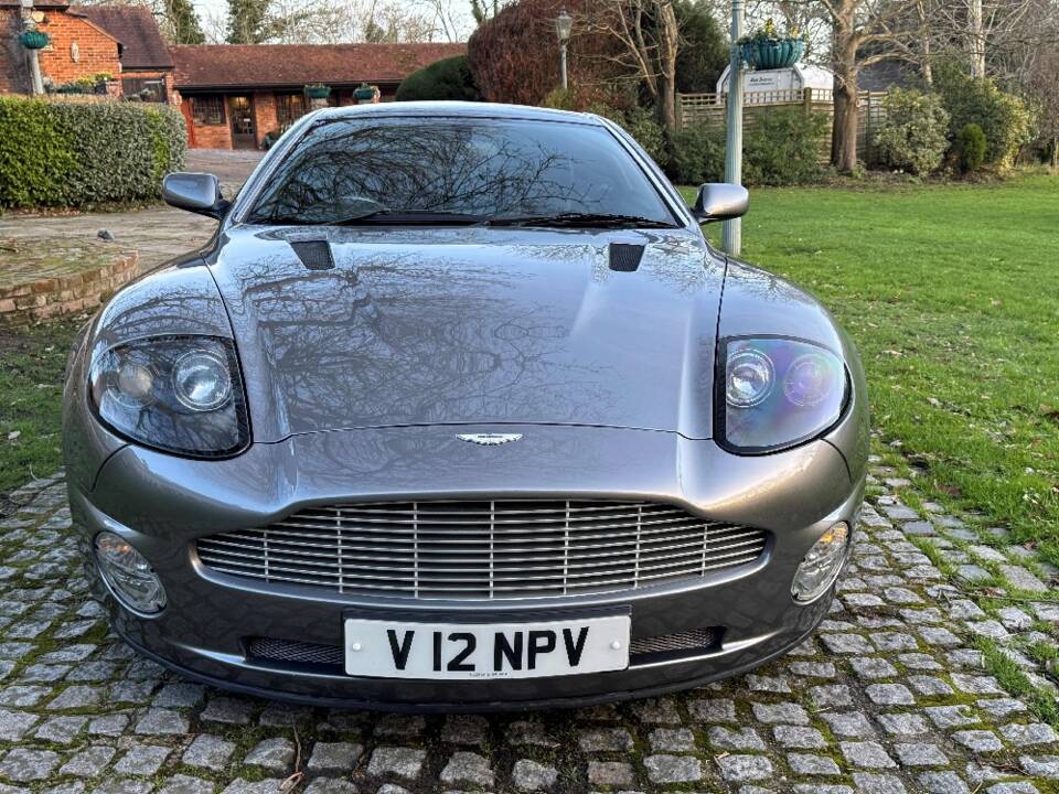 Image 15/29 of Aston Martin V12 Vanquish (2002)