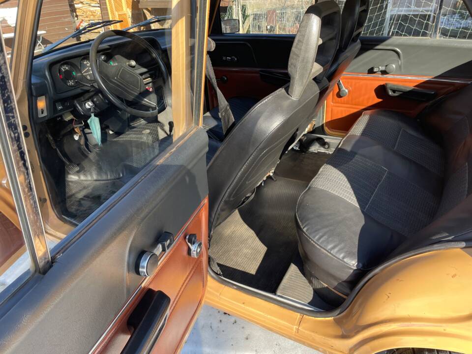 Image 13/15 of Moskvich 2140 (1988)