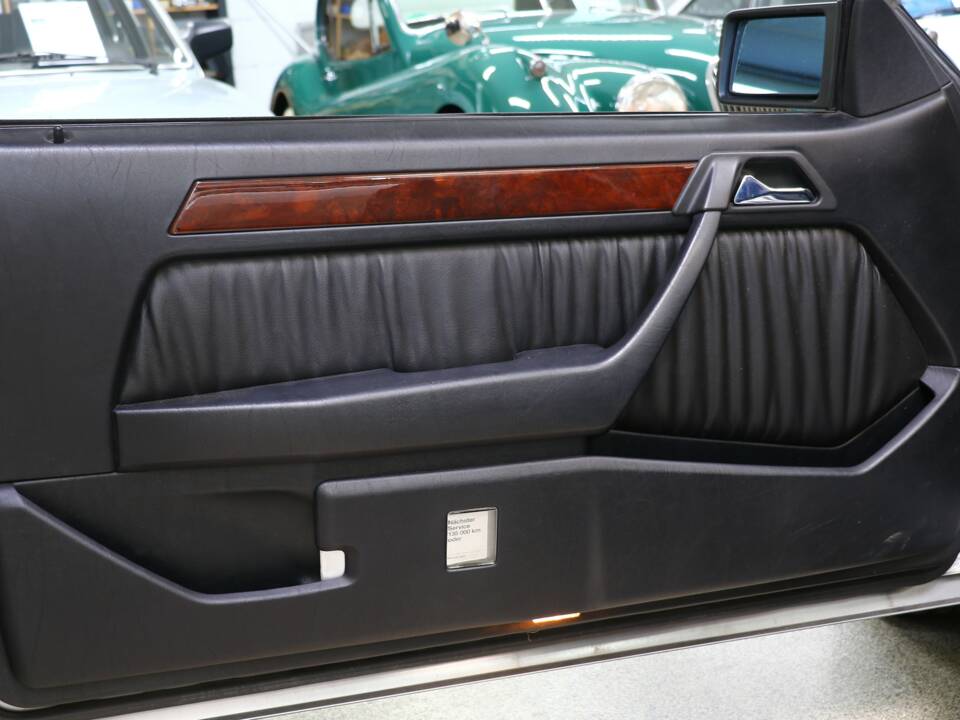 Immagine 29/43 di Mercedes-Benz E 200 (1994)
