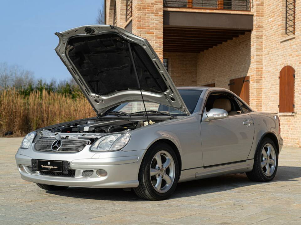 Image 46/50 of Mercedes-Benz SLK 320 (2001)