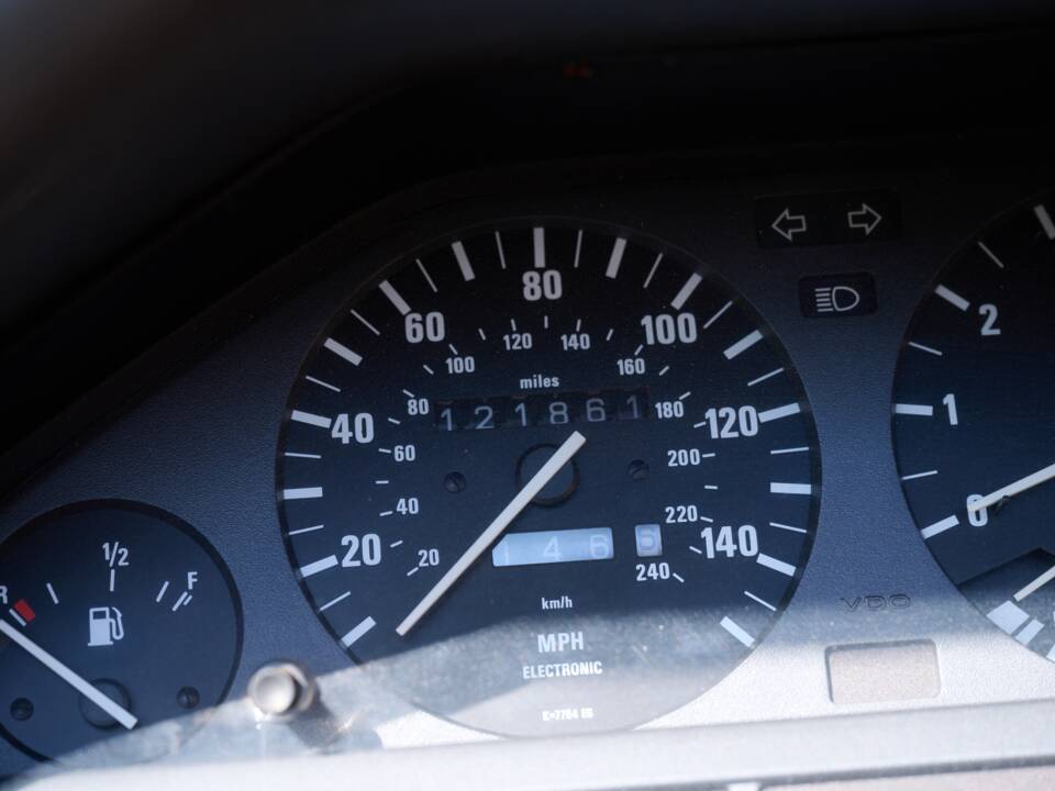 Immagine 30/50 di BMW 325i (1988)