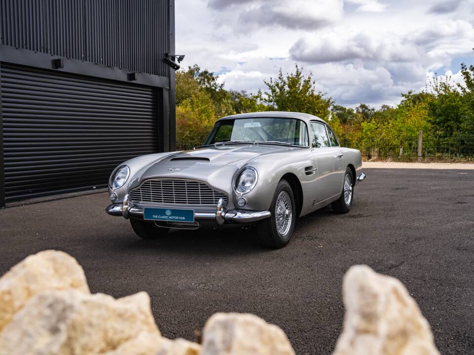 Image 3/42 de Aston Martin DB 5 (1964)