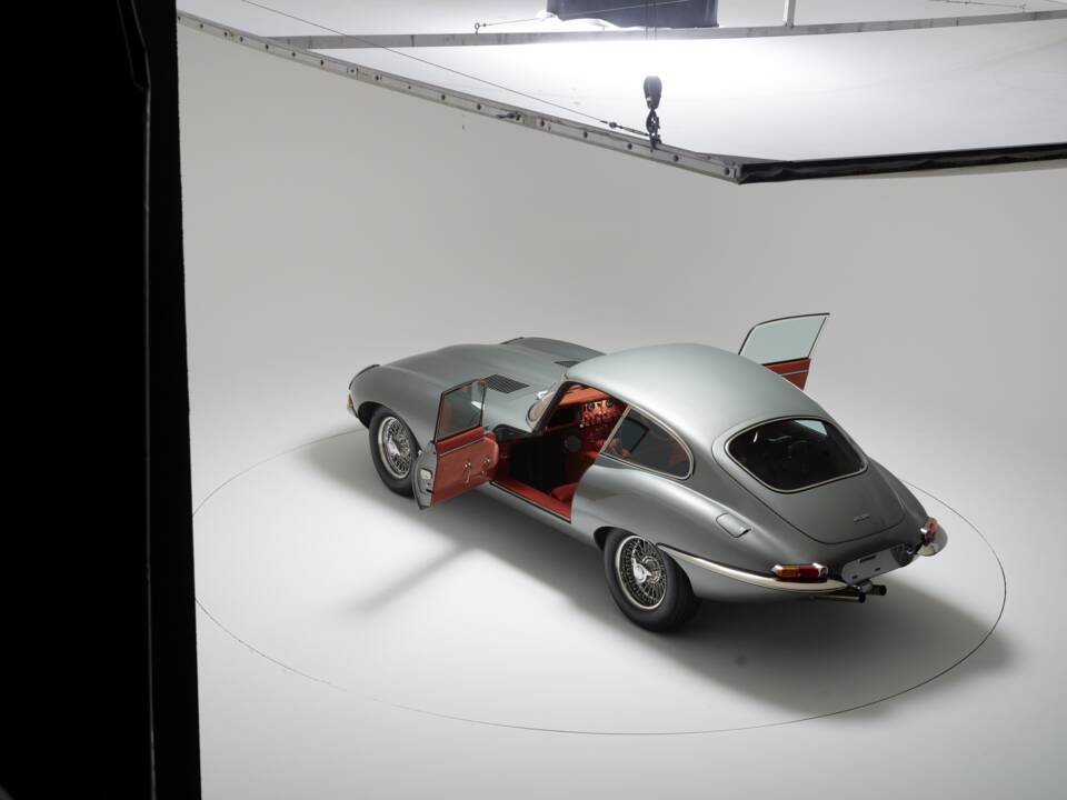 Bild 23/50 von Jaguar E-Type 3.8 Helm (1963)