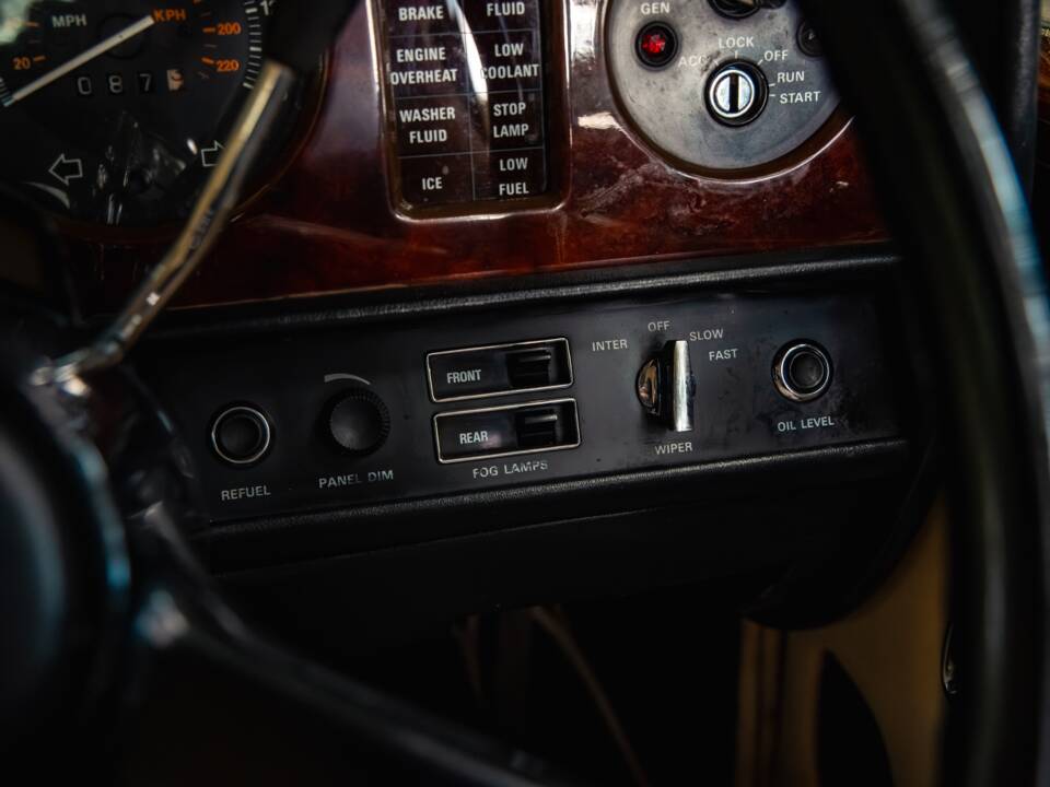 Image 23/36 de Rolls-Royce Silver Shadow II (1980)