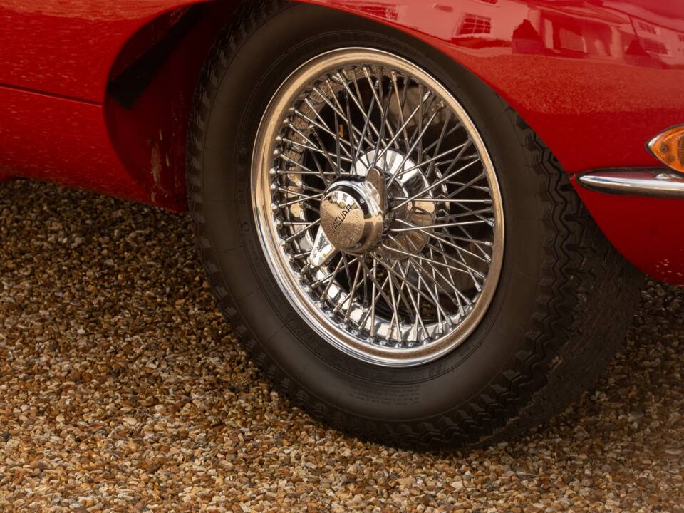 Image 32/50 de Jaguar E-Type (1967)