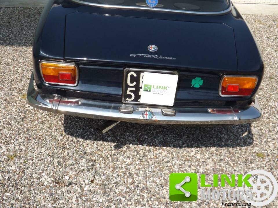 Immagine 6/10 di Alfa Romeo Giulia GT 1300 Junior (1974)