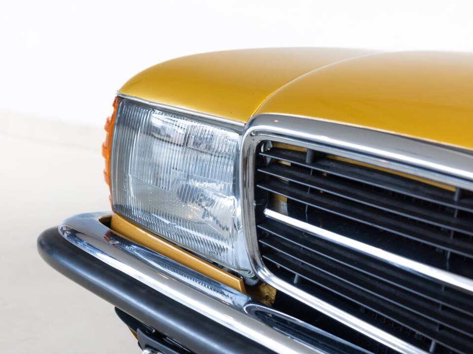 Image 23/32 of Mercedes-Benz 350 SLC (1971)