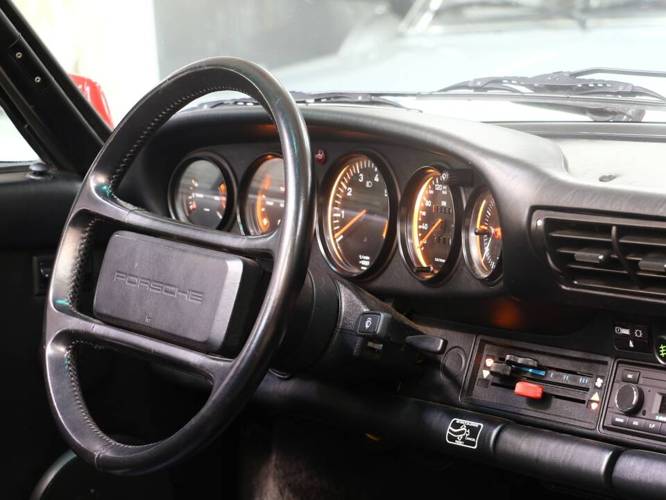 Image 29/47 of Porsche 911 Carrera 3.2 (1989)