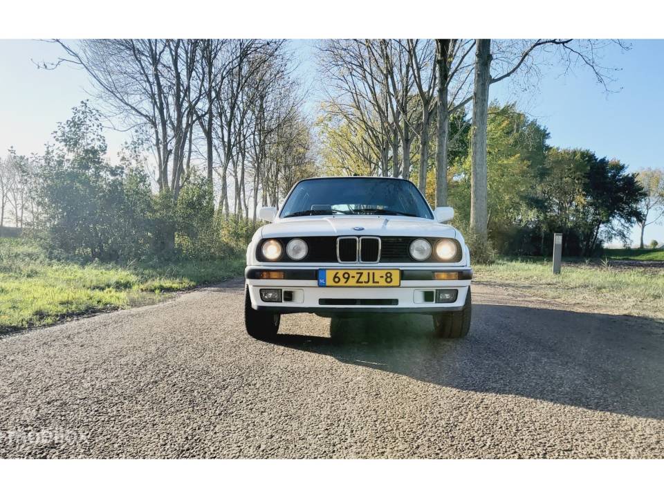 Immagine 6/35 di BMW 325ix Touring (1991)