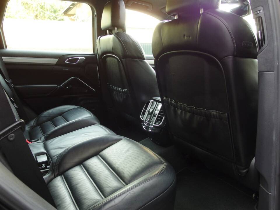 Imagen 63/97 de Porsche Cayenne Turbo (2011)
